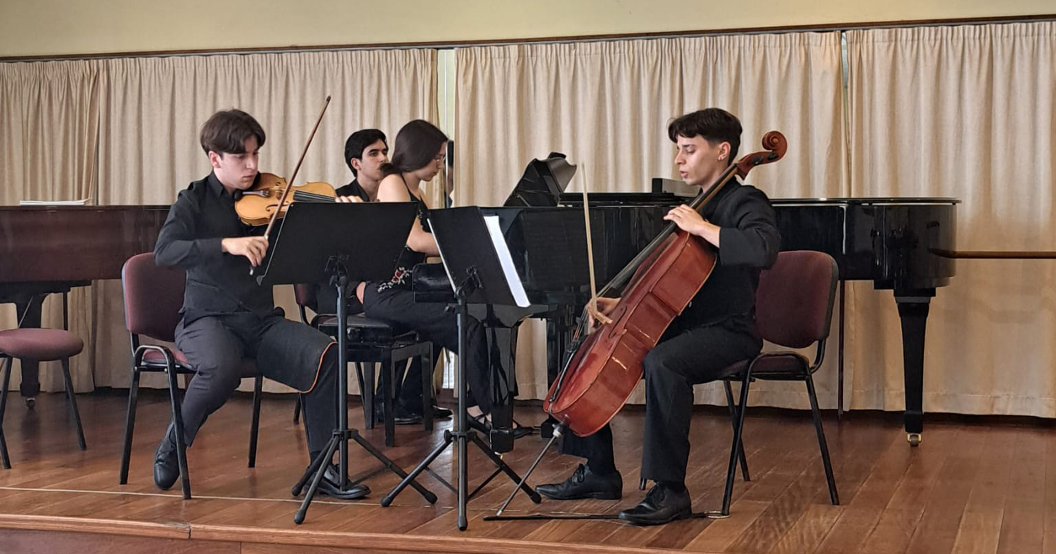 Trio Âmbar