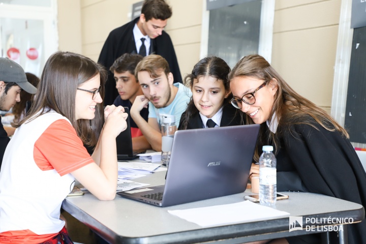 Alunos IPL ao computador