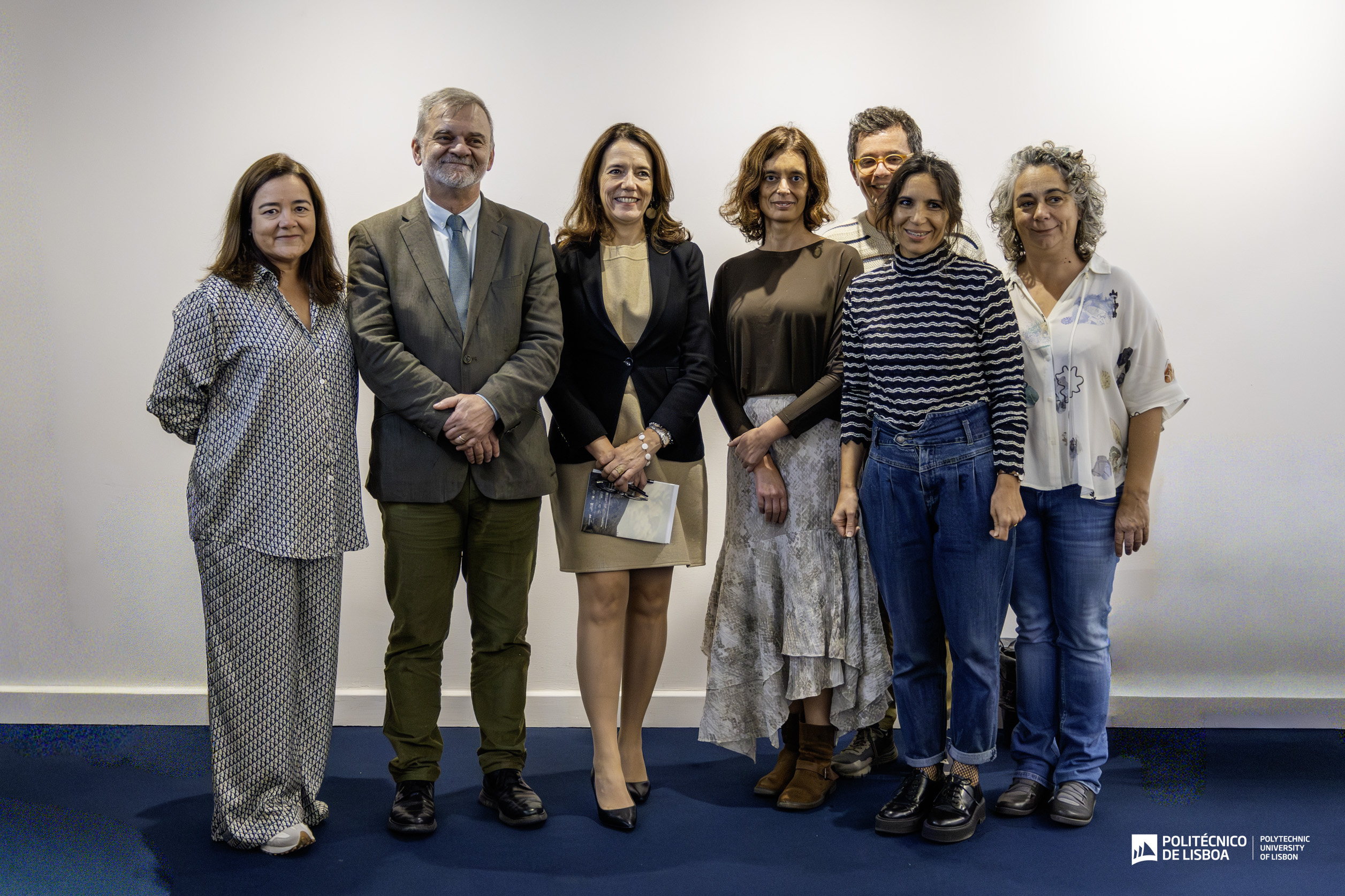 Foto do Presidente do IPL, António Belo com a equipa responsável e autora do documentário A leitora