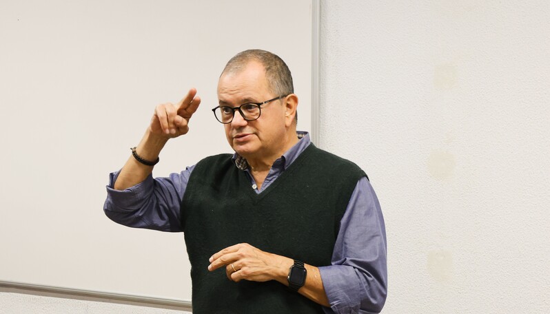 Foto do Professor Lingua Gestual