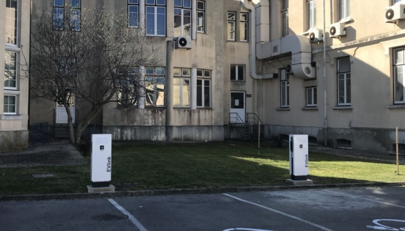 Postos de carregamento de veículos elétricos no Campus de Benfica do IPL